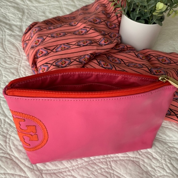 Tory Burch Handbags - Tory Burch Cosmetic Travel Case EUC